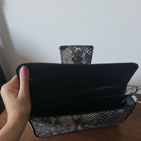 Faux Snakeskin Purse with Silver Details - Picture 4 of 5